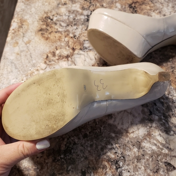 GUESS Tan Heels Size 10 - Picture 5 of 14